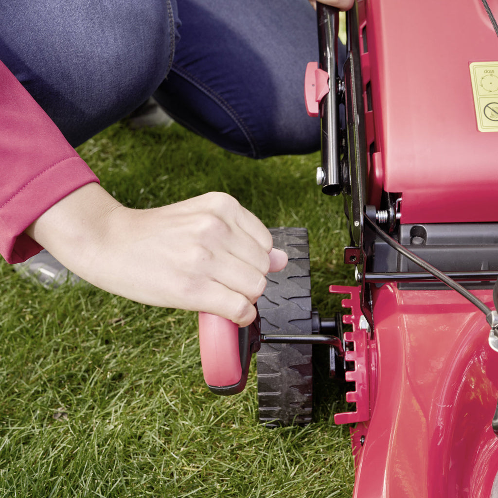 solo by AL-KO Easy 4716 SP-A Petrol Self Propelled Lawnmower 46cm
