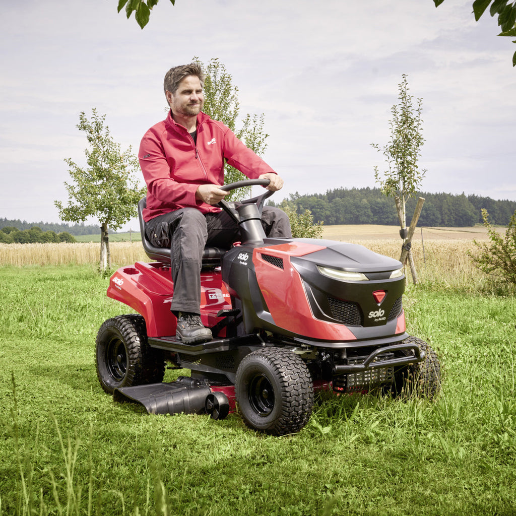 solo by AL-KO Easy T14-92.6 HDS-A Petrol Side Discharge Lawn Tractor 92cm
