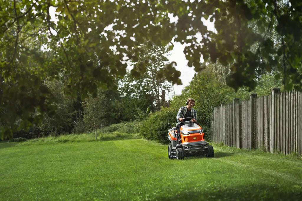 Husqvarna TC 220T Garden Tractor